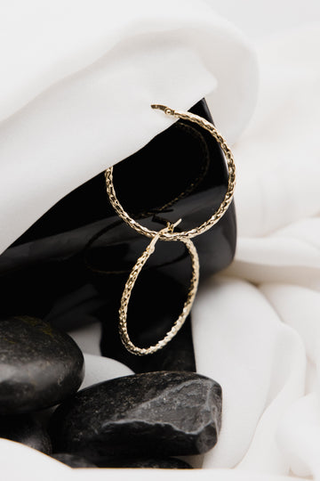 Χρυσά σκουλαρίκια κρίκοι Κ14 με μοντέρνο σχέδιο EG1903.180